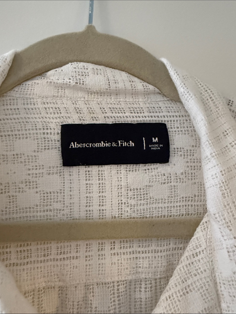Abercrombie Light Cream Men's Short-Sleeve Button-Up Shirt - Picture 2 of 3